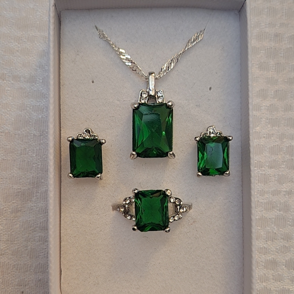 Emerald Green Crystal Pendant, Ring & Earring Jewelry Set